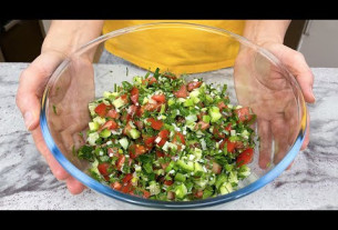 This Italian style tomato and cucumber salad will make your day!