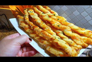These are addictive! My ULTIMATE Puff Pastry Appetizer | Cheese Straws Recipe